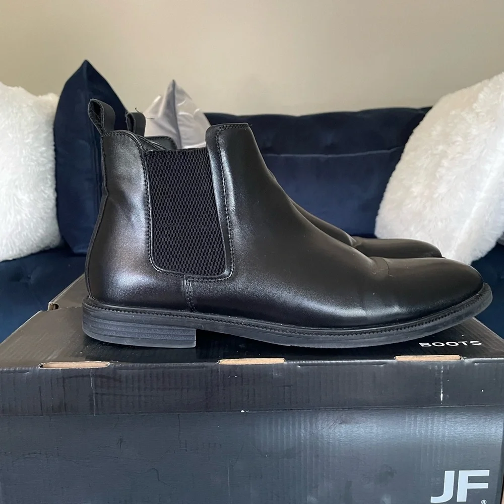 jf j.ferrar Black Leather Chukka Boots